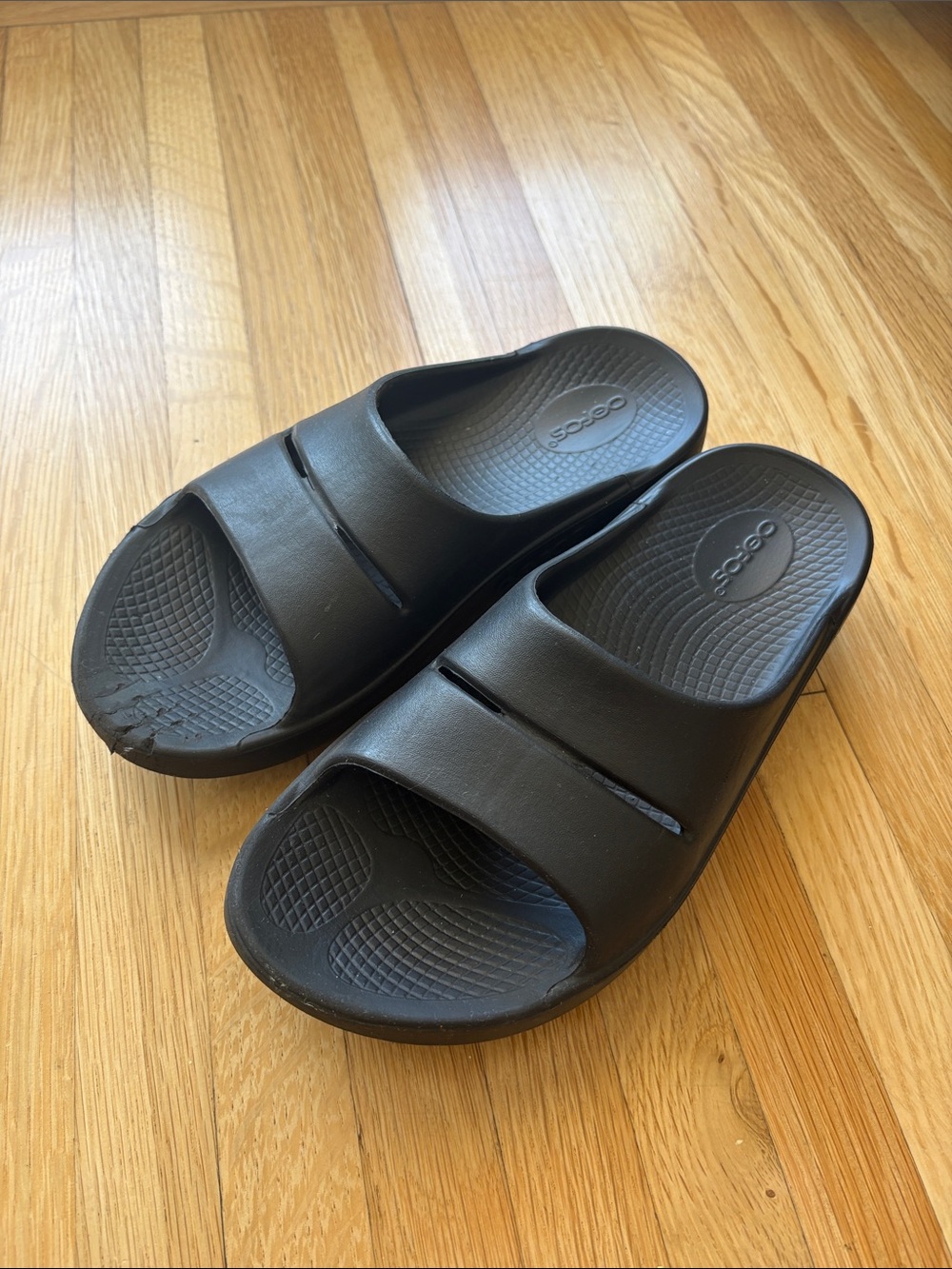 OOFOS Men7 Women9 Black Recovery Slide Sandals